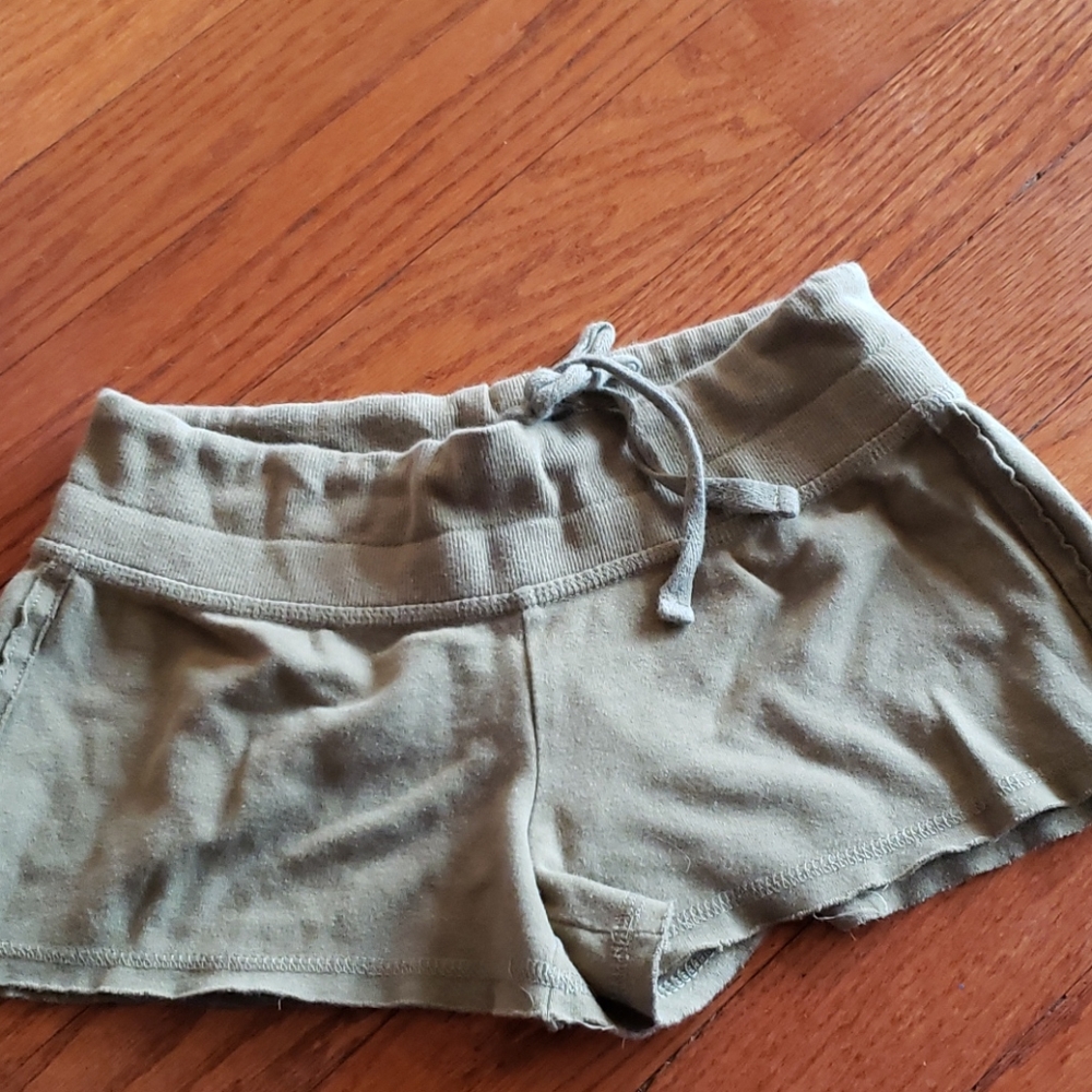 Extreme shorty shorts in Army green juniors 3/5